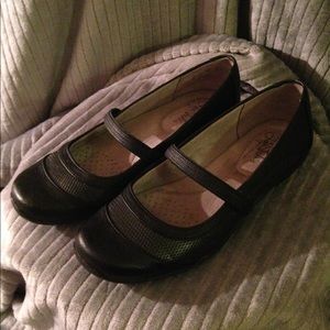 EUC Life Stride Black Mary Jane Flats Size 8